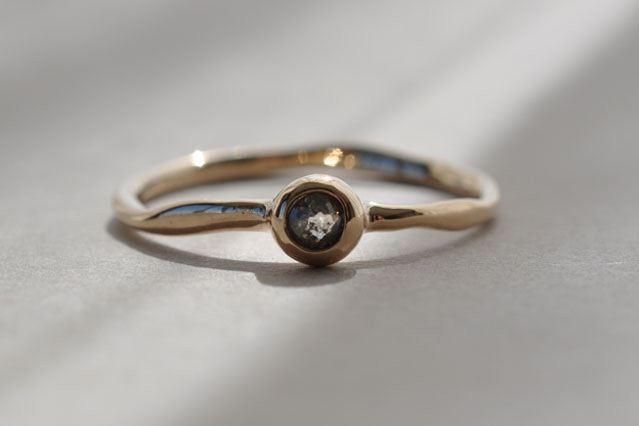 【K10】ナチュラルダイヤモンド ソルト＆ペッパー リング　Bezel setting ring